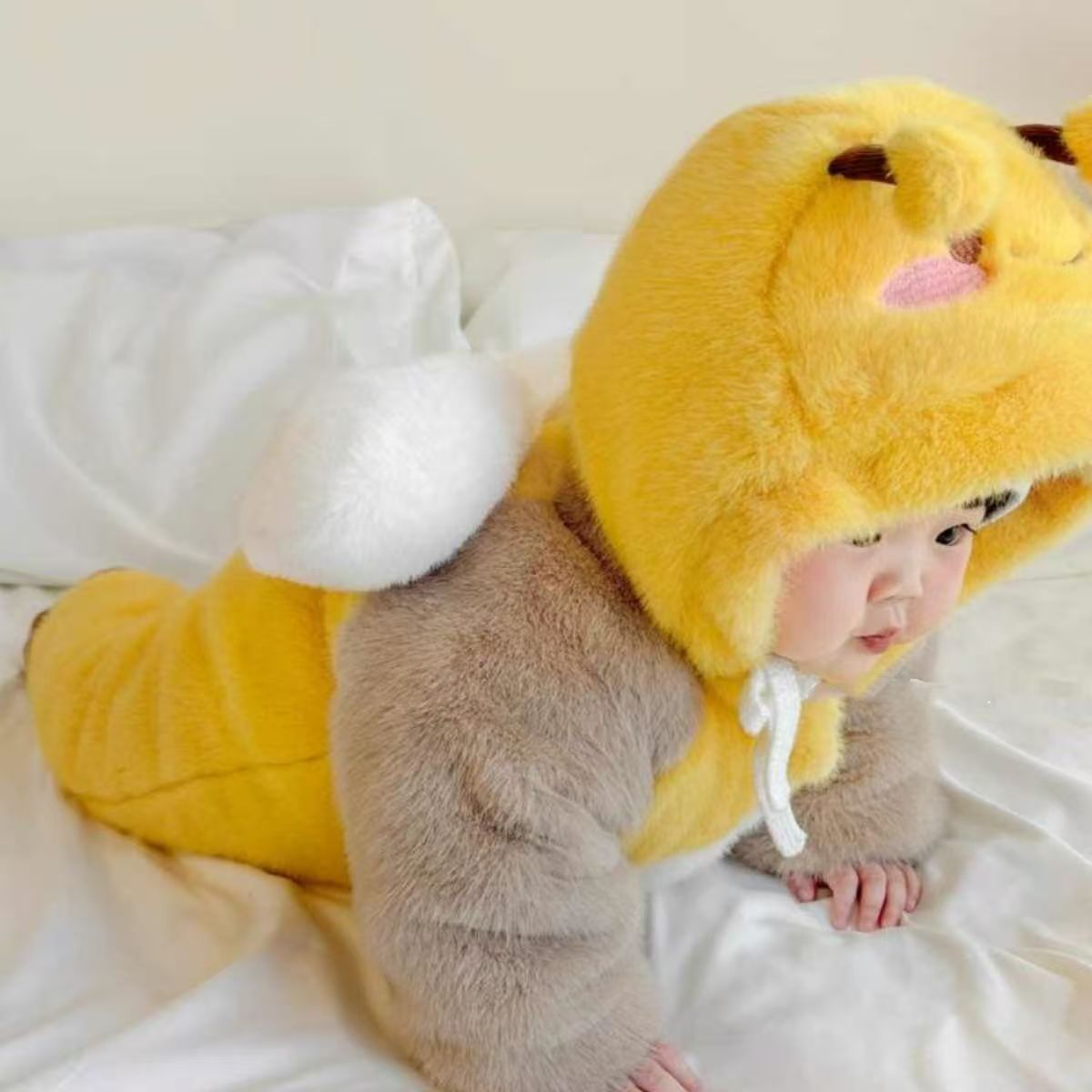Cute Bee - Shaped Faux Fur Baby Romper, Warm & Fluffy Onesie for Toddlers